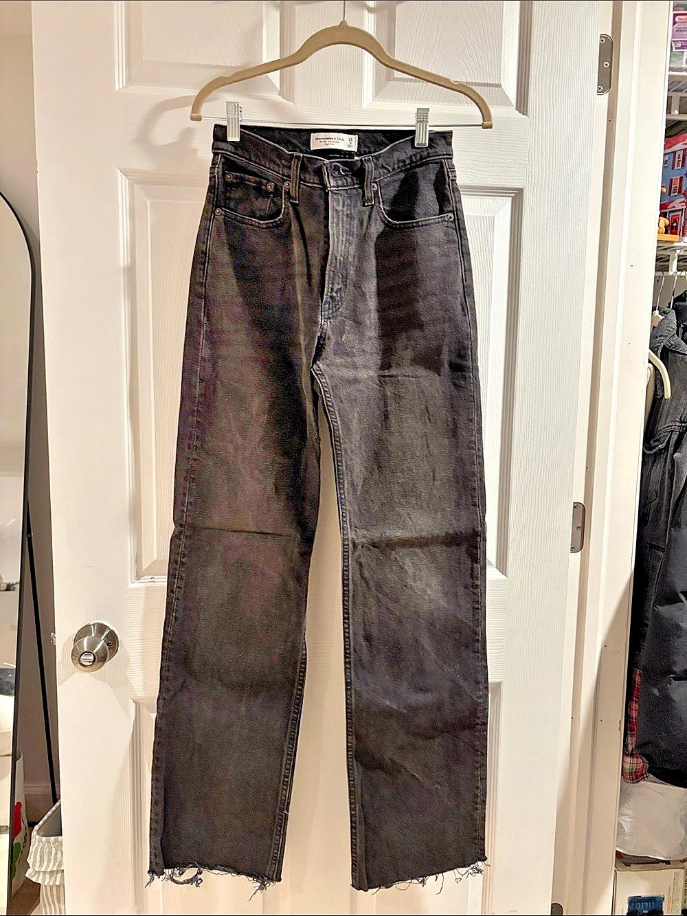 Abercrombie & Fitch The 90s Relaxed High Rise Black Straight Leg Jeans Waist 25L